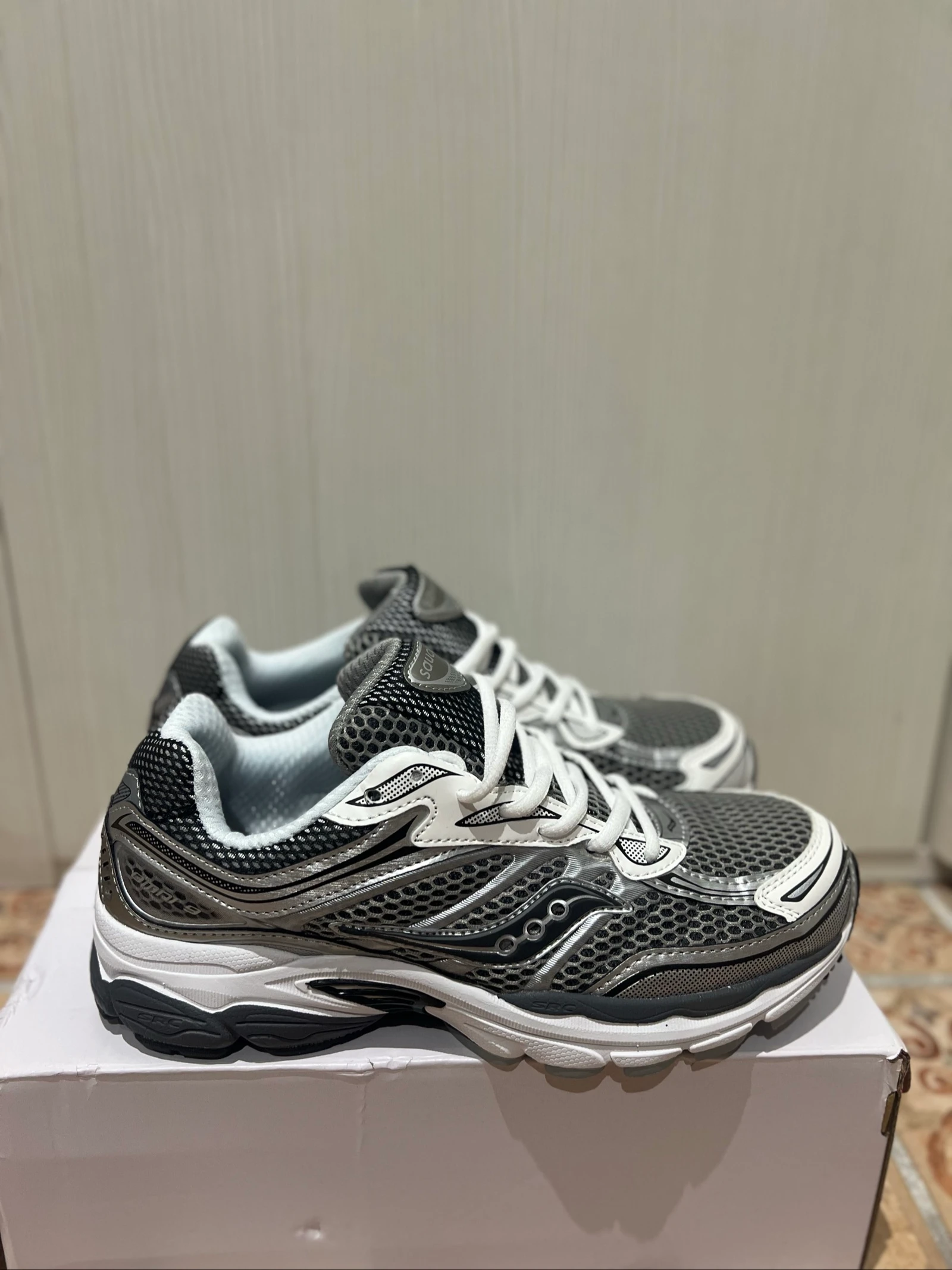 Saucony ProGrid Omni 9 – photo 2